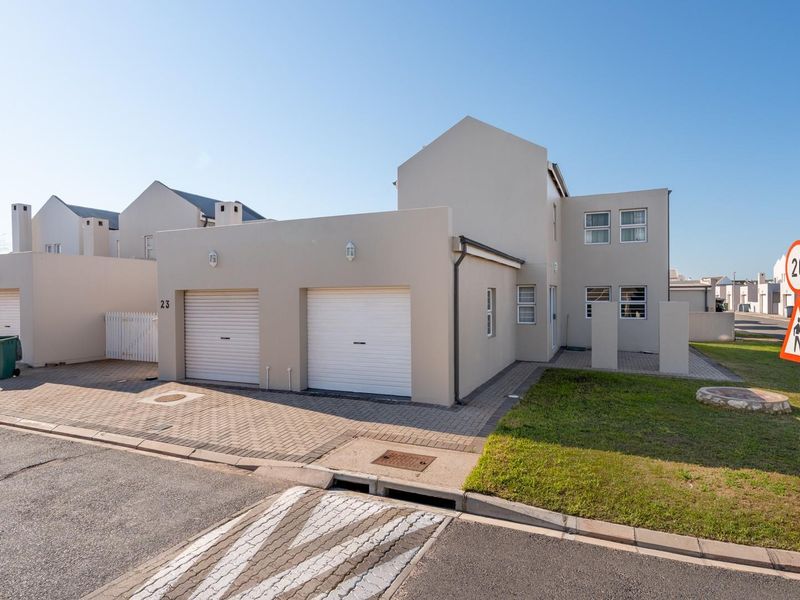 Corner Townhouse with Exceptional Convenience - Photo 3