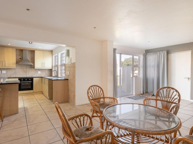 Corner Townhouse with Exceptional Convenience - Photo 6