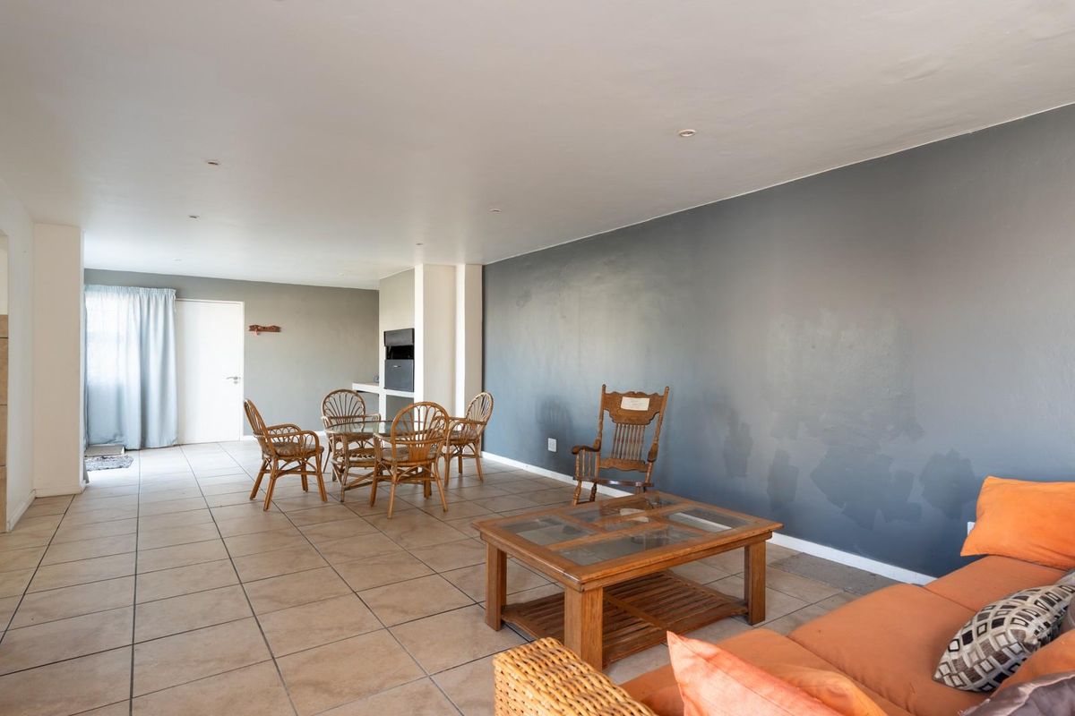 Corner Townhouse with Exceptional Convenience - Photo 4