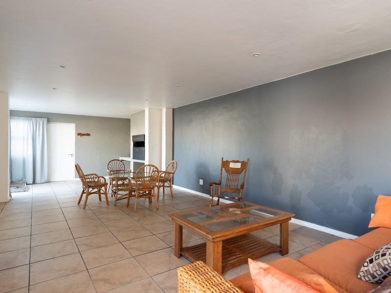 Corner Townhouse with Exceptional Convenience - Photo 4