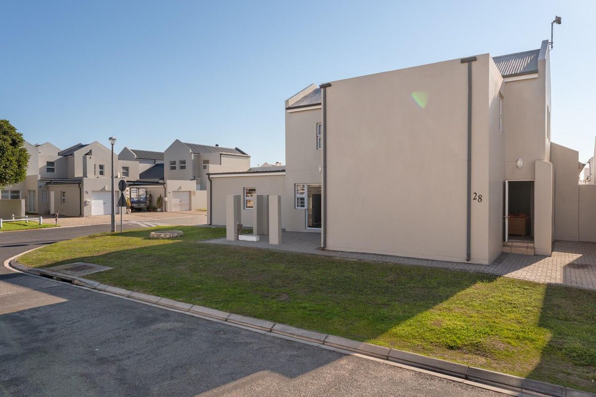 Corner Townhouse with Exceptional Convenience - Photo 2