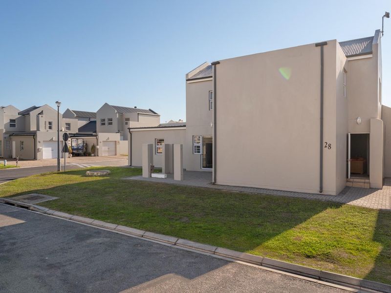 Corner Townhouse with Exceptional Convenience - Photo 2