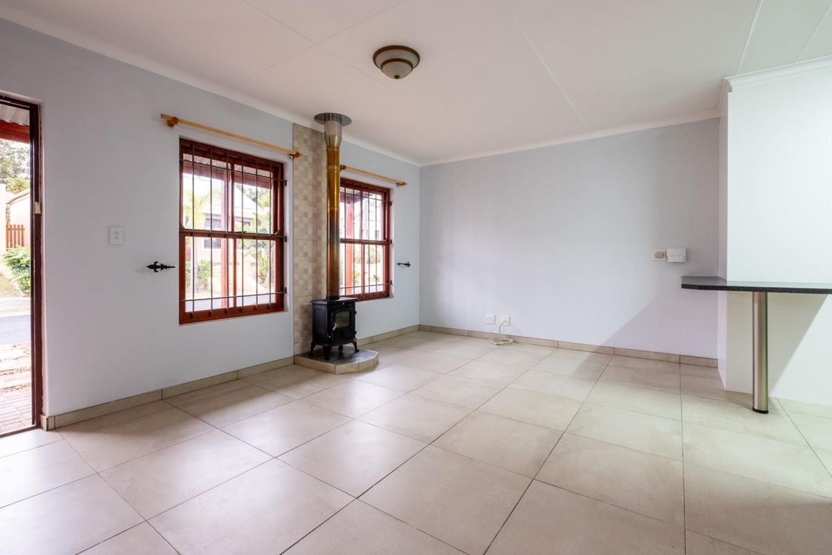 Stunning 2-bedroom DOG FRIENDLY town house in secured estate with 2 bathrooms and huge braai room - Photo 2