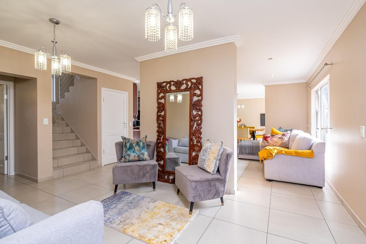 Luxurious Fully Furnished 3-Bed executive Home in Stone River Estate - Photo 4