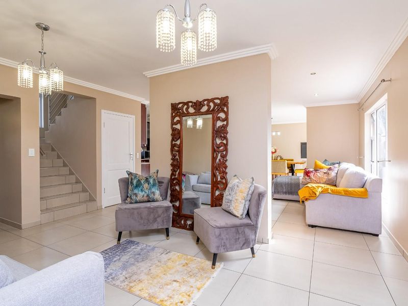 Luxurious Fully Furnished 3-Bed executive Home in Stone River Estate - Photo 4