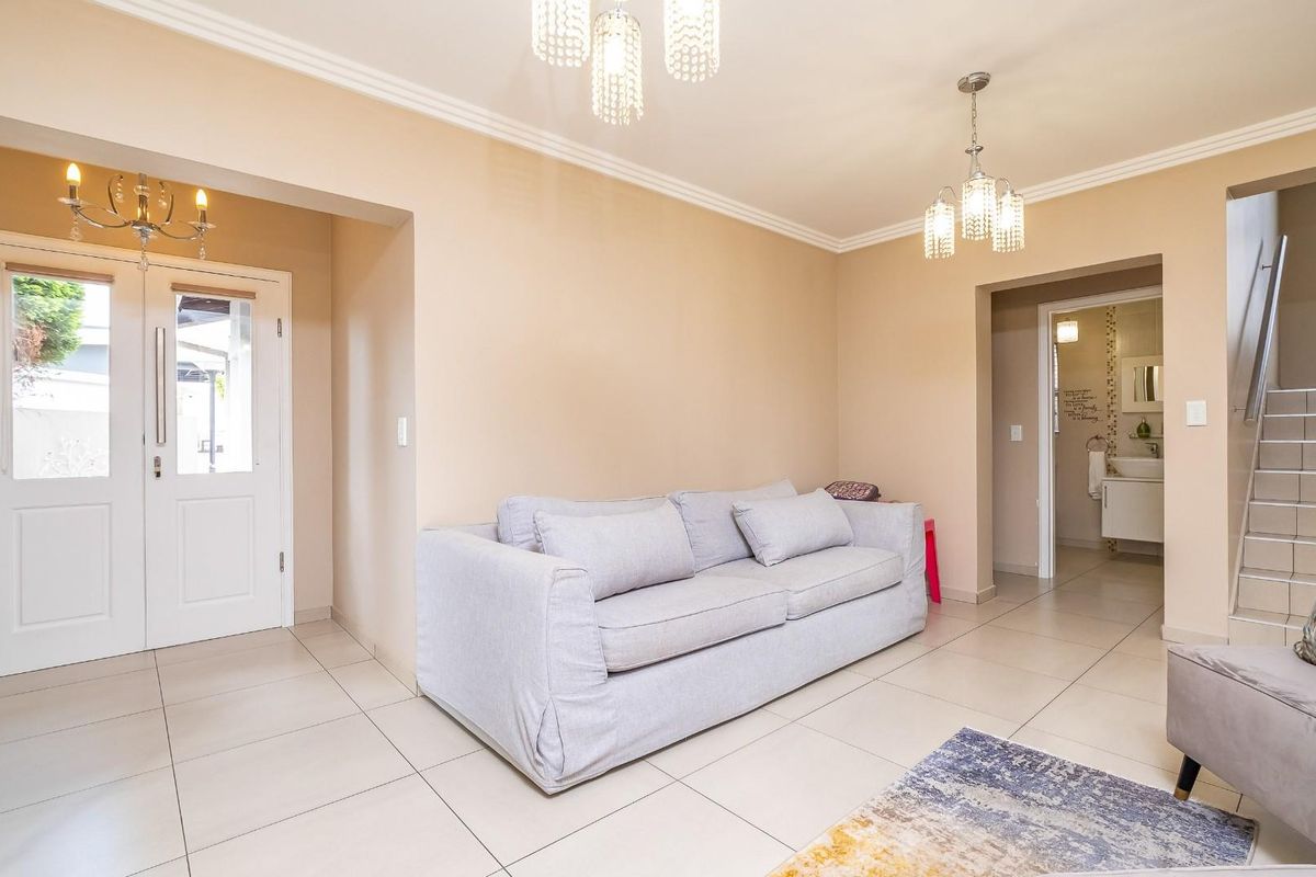 Luxurious Fully Furnished 3-Bed executive Home in Stone River Estate - Photo 5