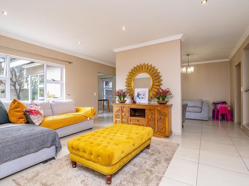 Luxurious Fully Furnished 3-Bed executive Home in Stone River Estate - Photo 9