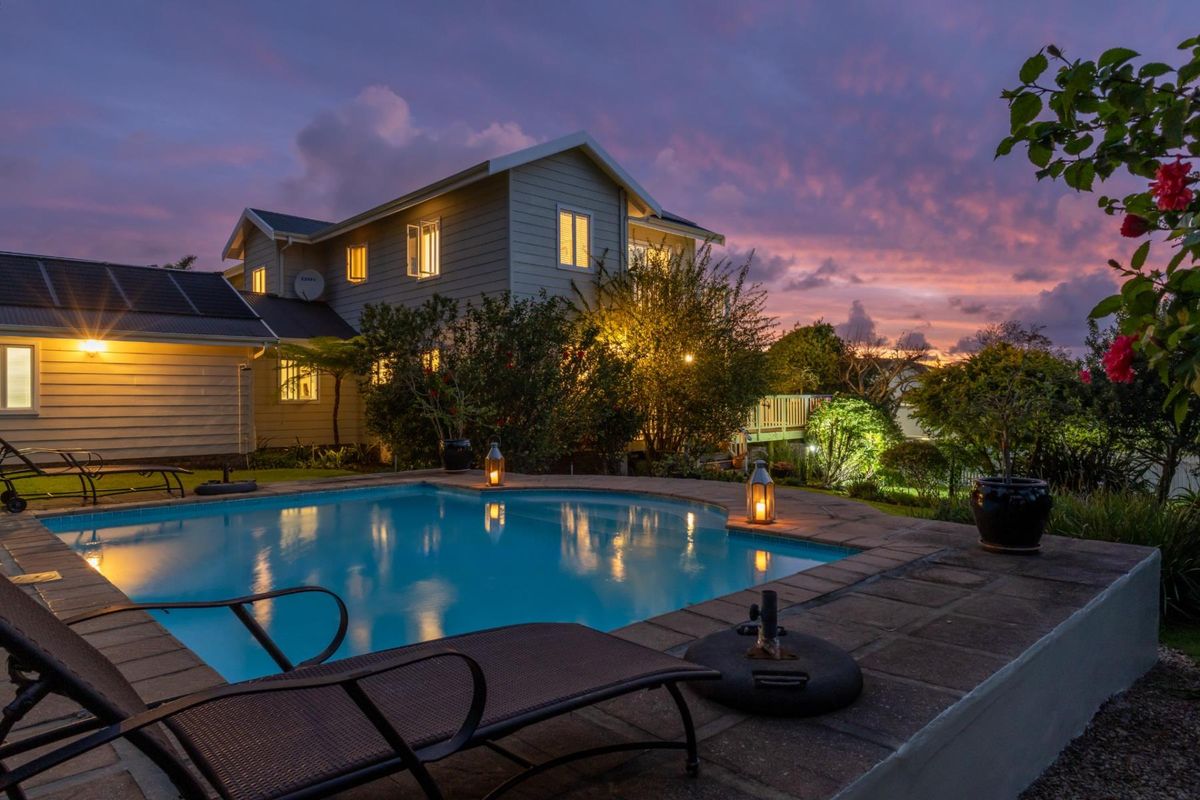 SUN SUN SUN HERE IT COMES - SUPERB HOME WITH LAGOON AND MOUNTAIN VIEWS - Photo 2
