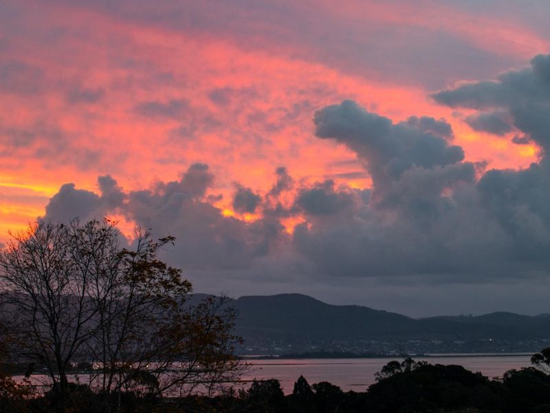 SUN SUN SUN HERE IT COMES - SUPERB HOME WITH LAGOON AND MOUNTAIN VIEWS - Photo 3