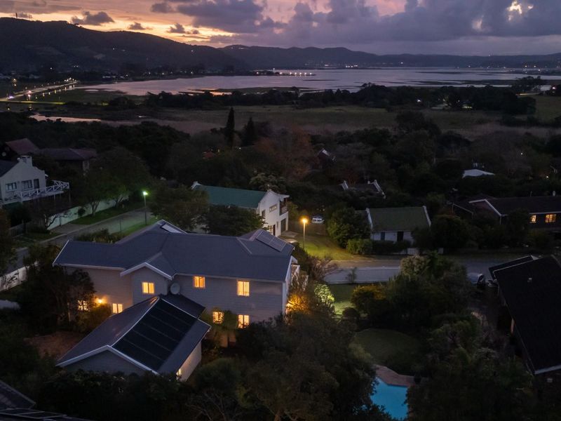 SUN SUN SUN HERE IT COMES - SUPERB HOME WITH LAGOON AND MOUNTAIN VIEWS - Photo 2