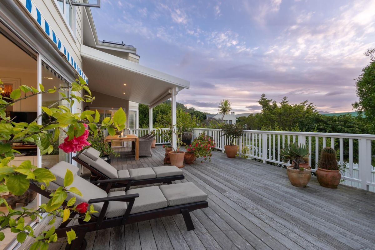 SUN SUN SUN HERE IT COMES - SUPERB HOME WITH LAGOON AND MOUNTAIN VIEWS - Photo 4