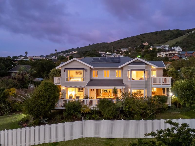 SUN SUN SUN HERE IT COMES - SUPERB HOME WITH LAGOON AND MOUNTAIN VIEWS - Photo 4