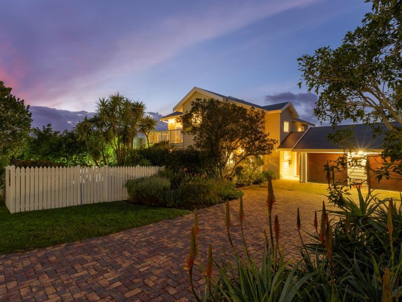 SUN SUN SUN HERE IT COMES - SUPERB HOME WITH LAGOON AND MOUNTAIN VIEWS - Photo 6