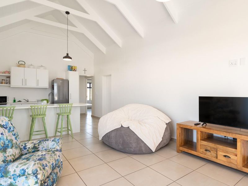 Modern 2-Bedroom Home in Laguna - Photo 6