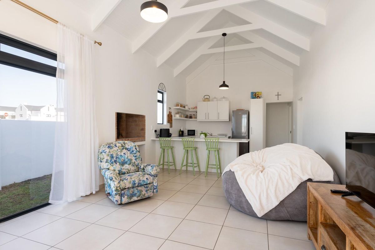 Modern 2-Bedroom Home in Laguna - Photo 5