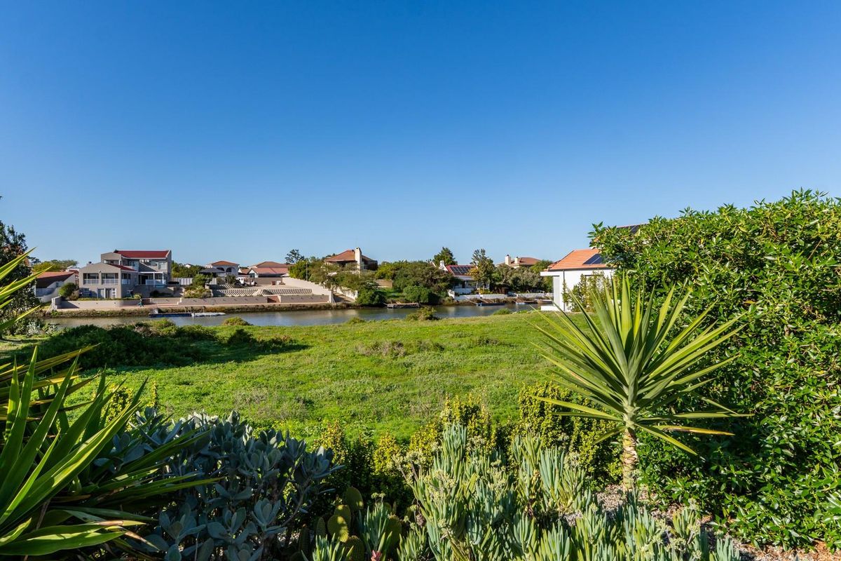 The Complete West Coast Lifestyle - Luxury Home, Cottage and Jetty Rights - Photo 3
