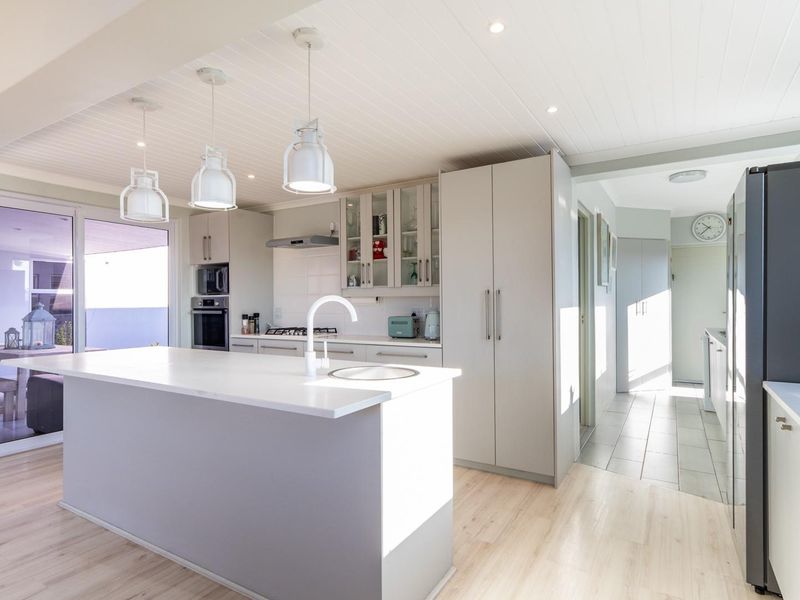 The Complete West Coast Lifestyle - Luxury Home, Cottage and Jetty Rights - Photo 10