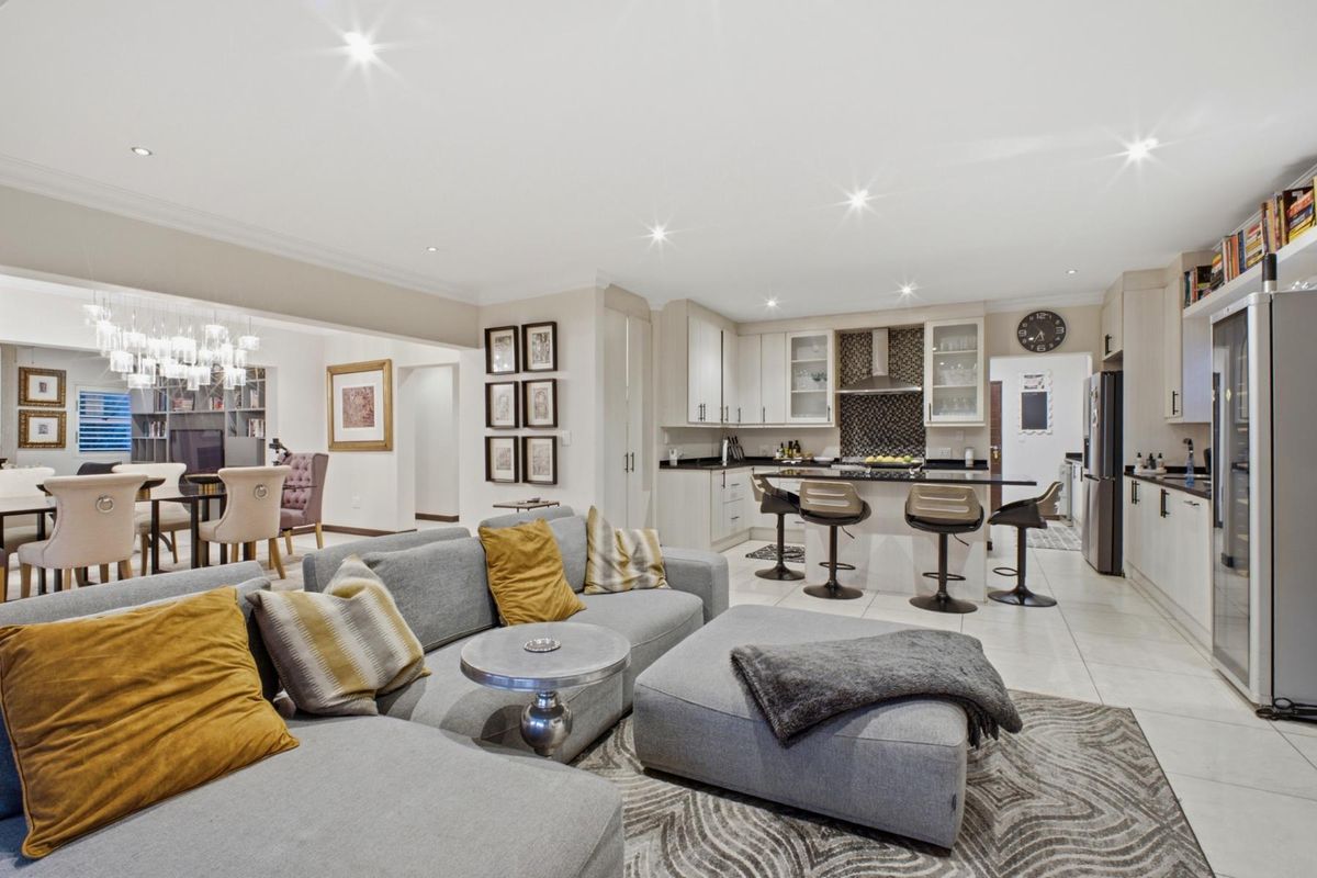 Entertainer’s Home in Cedar Creek Estate with Solar Backup - Photo 3