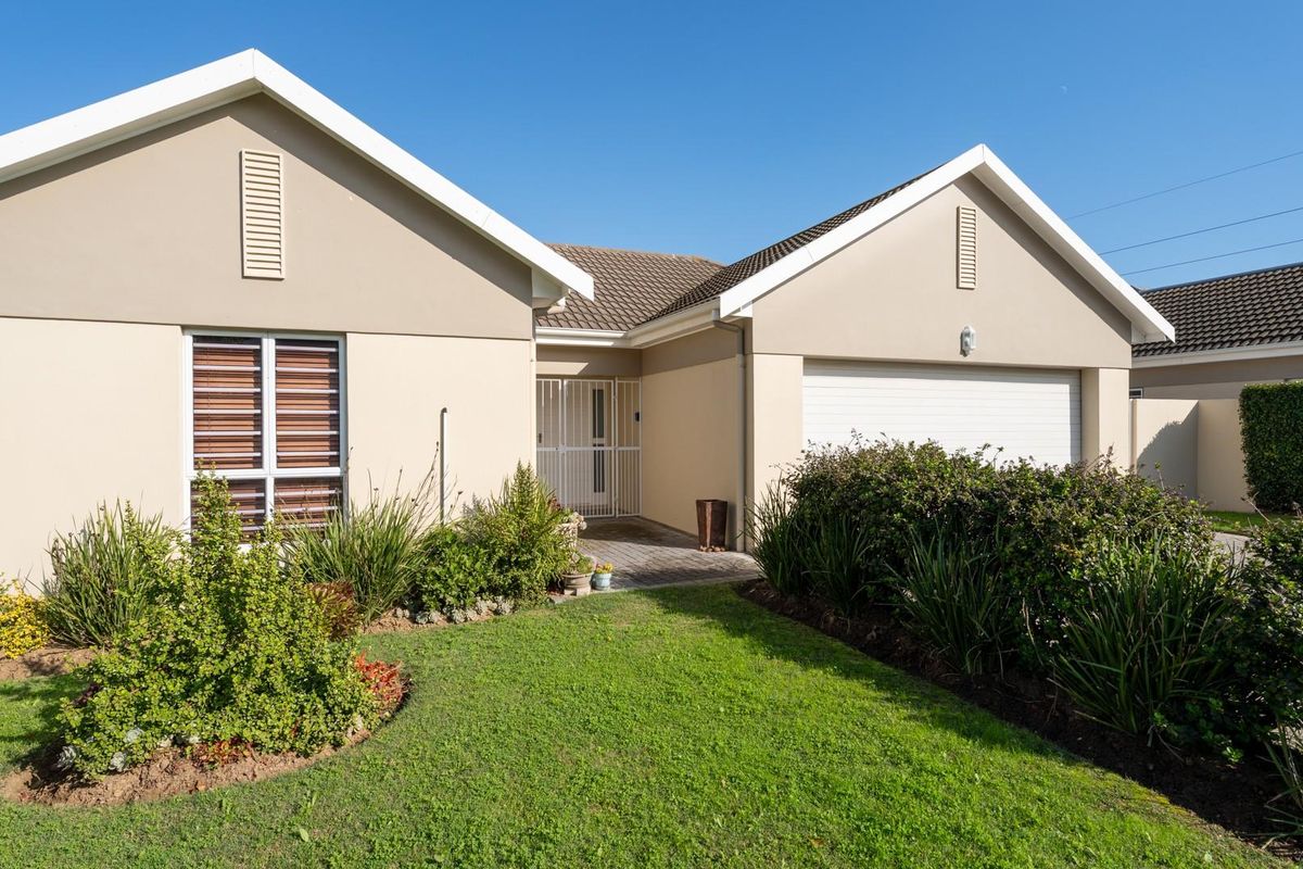 Secure and cozy three bedroom home located in La Vie Private Estate - Photo 3