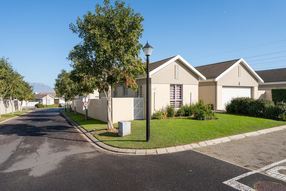Secure and cozy three bedroom home located in La Vie Private Estate - Photo 5