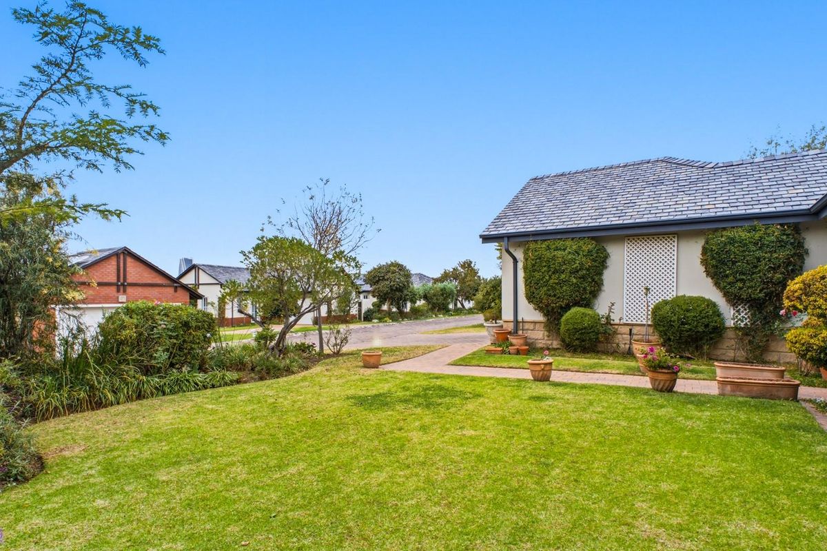 Elegant Retirement Living in Waterfall Valley Lifestyle Estate - Photo 3