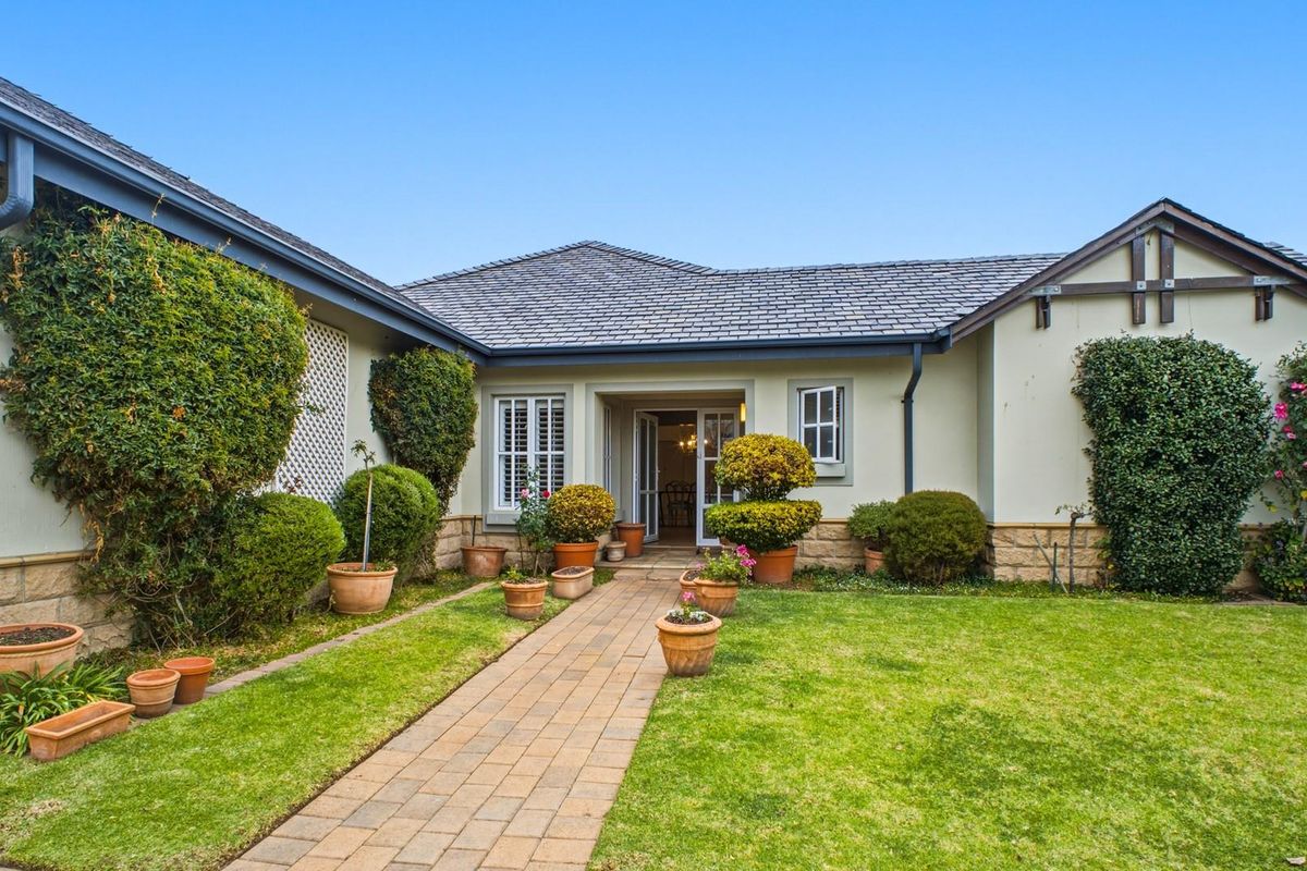 Elegant Retirement Living in Waterfall Valley Lifestyle Estate - Photo 2