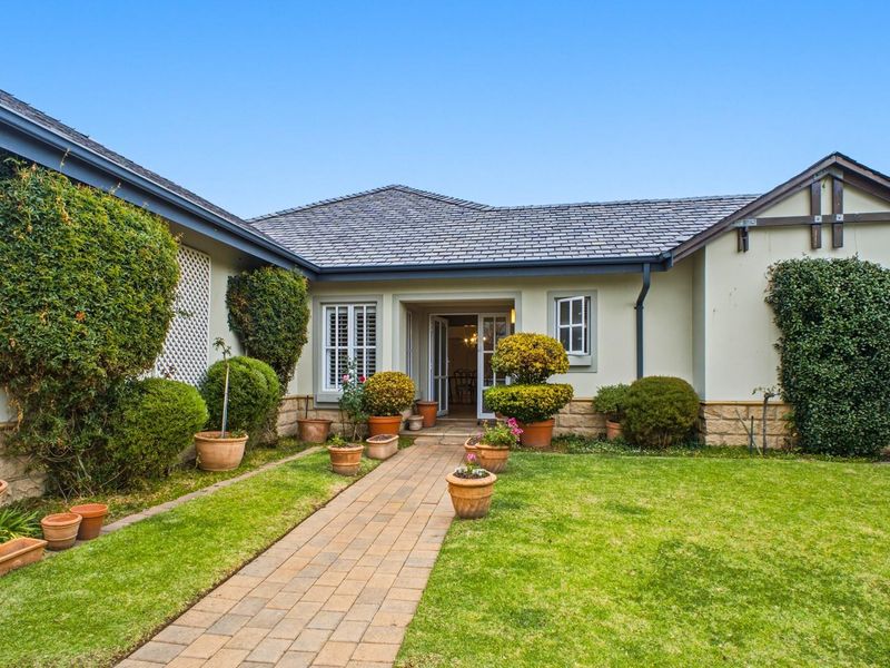 Elegant Retirement Living in Waterfall Valley Lifestyle Estate - Photo 2