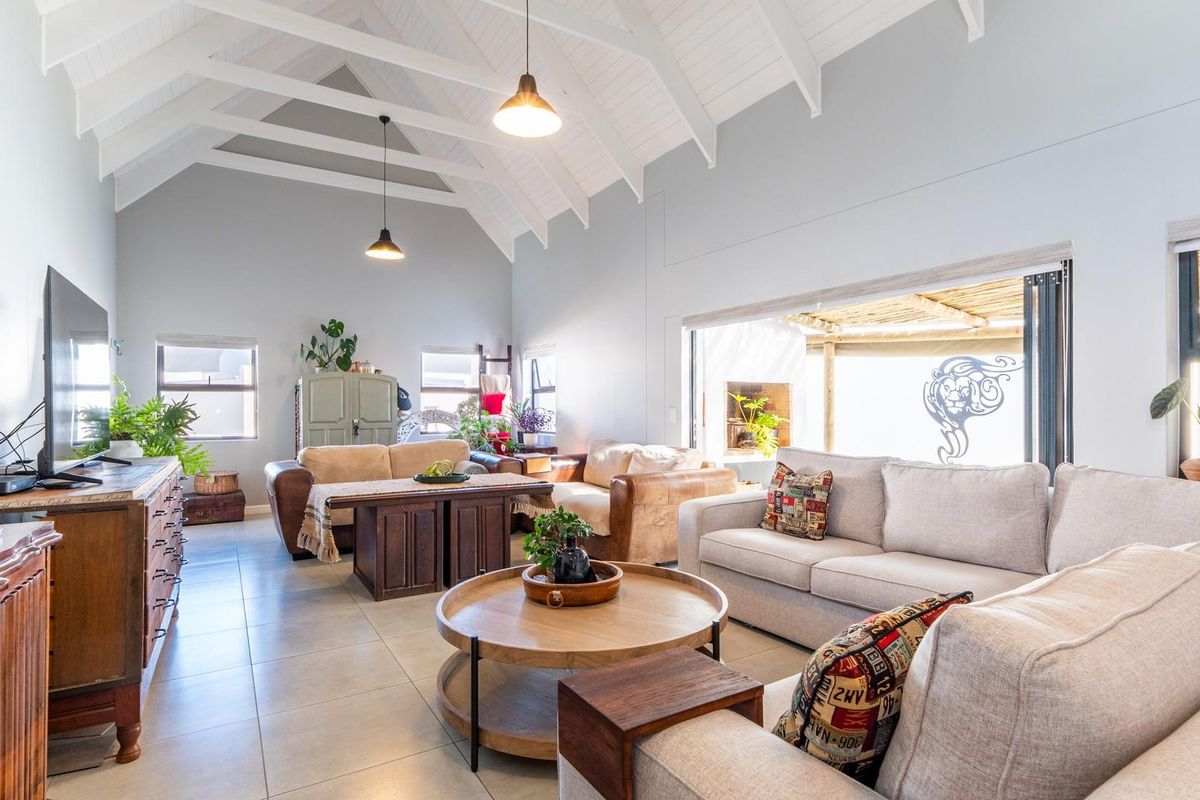 Contemporary 3 Bedroom Home in Jacobsbaai Security Estate - Photo 4