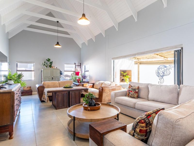 Contemporary 3 Bedroom Home in Jacobsbaai Security Estate - Photo 4