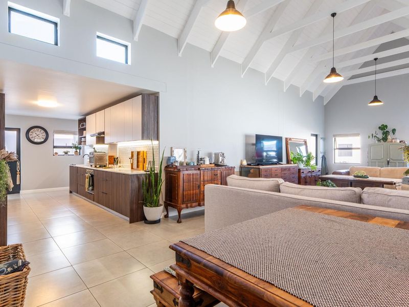Contemporary 3 Bedroom Home in Jacobsbaai Security Estate - Photo 5