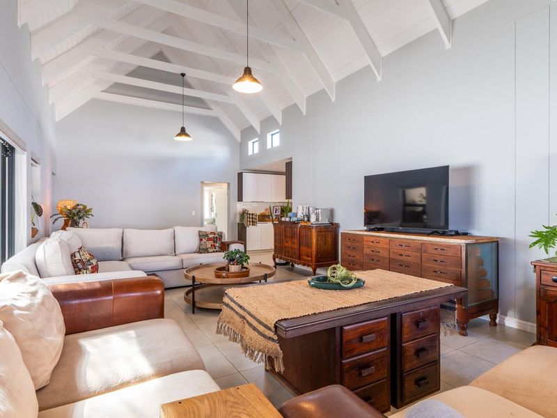 Contemporary 3 Bedroom Home in Jacobsbaai Security Estate - Photo 3