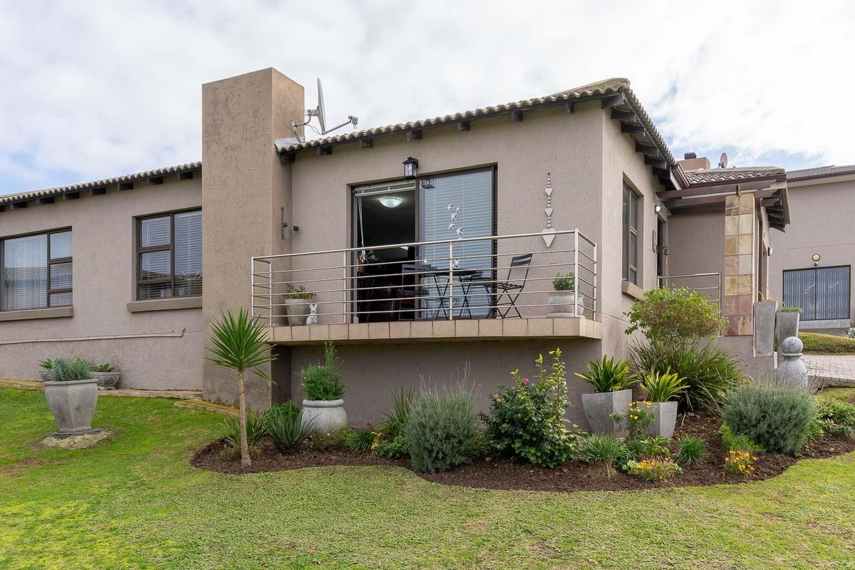 Secure, Stylish and Move-In Ready with Beautiful Ocean Views - Photo 3