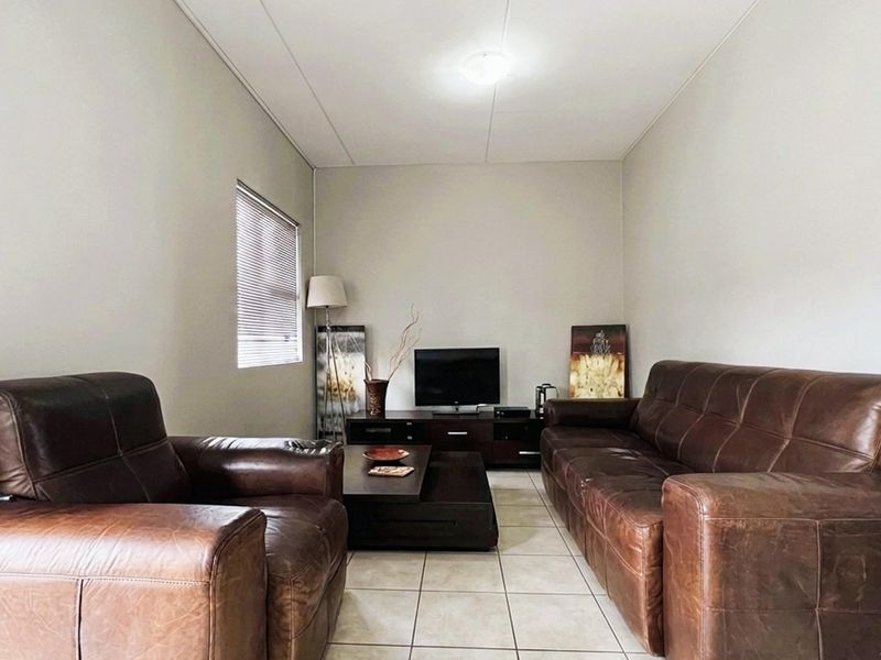 Modern 1-Bedroom Investment Apartments for Sale in Secure Complex - Photo 4
