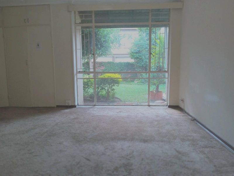 Attention Investors - 3 Bedroom 2 Bathroom Double garage Townhouse for sale in Wierda Park - Photo 9
