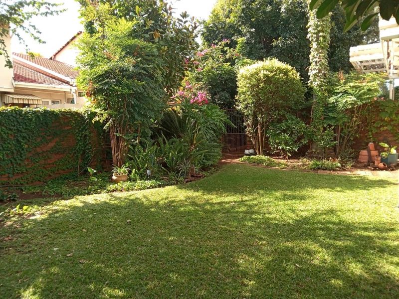 Attention Investors - 3 Bedroom 2 Bathroom Double garage Townhouse for sale in Wierda Park - Photo 6