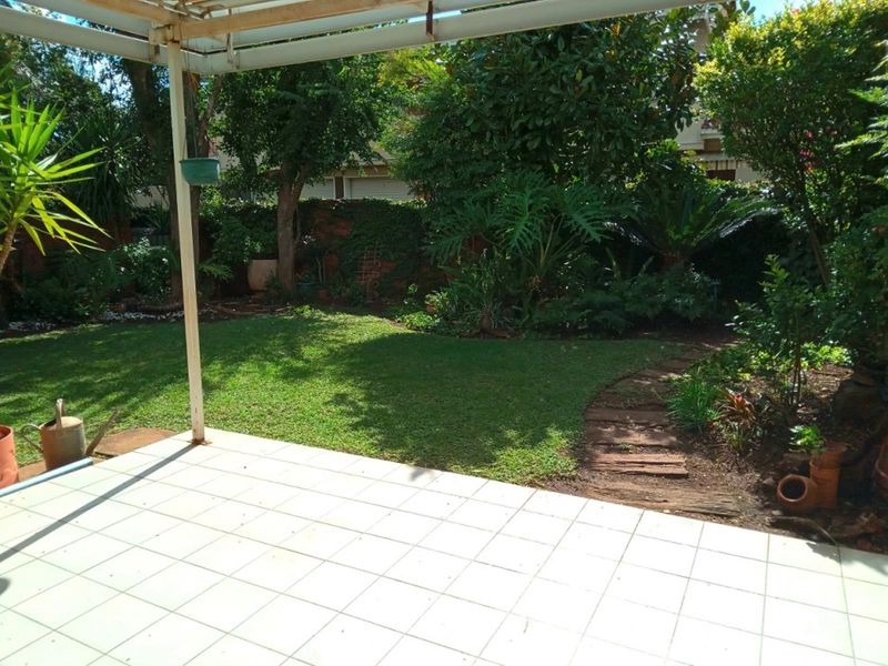 Attention Investors - 3 Bedroom 2 Bathroom Double garage Townhouse for sale in Wierda Park - Photo 5