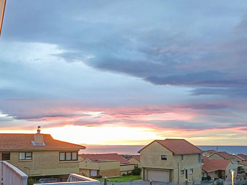 Hilltop Haven with Spectacular Ocean, Mountain and Valley Views - Photo 2