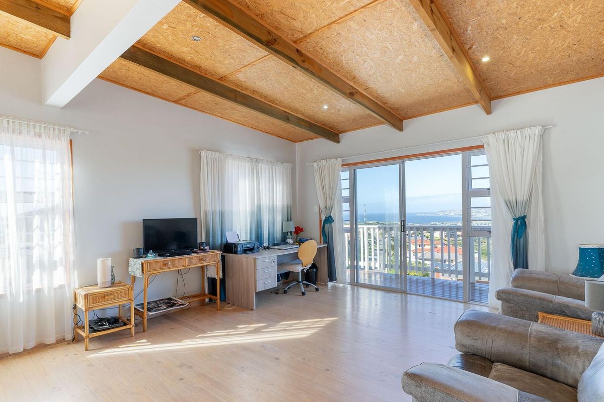 Hilltop Haven with Spectacular Ocean, Mountain and Valley Views - Photo 4