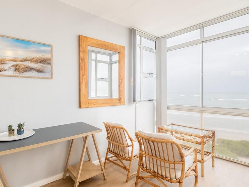 Two Bedroom Beachfront Apartment - Strand - Photo 8