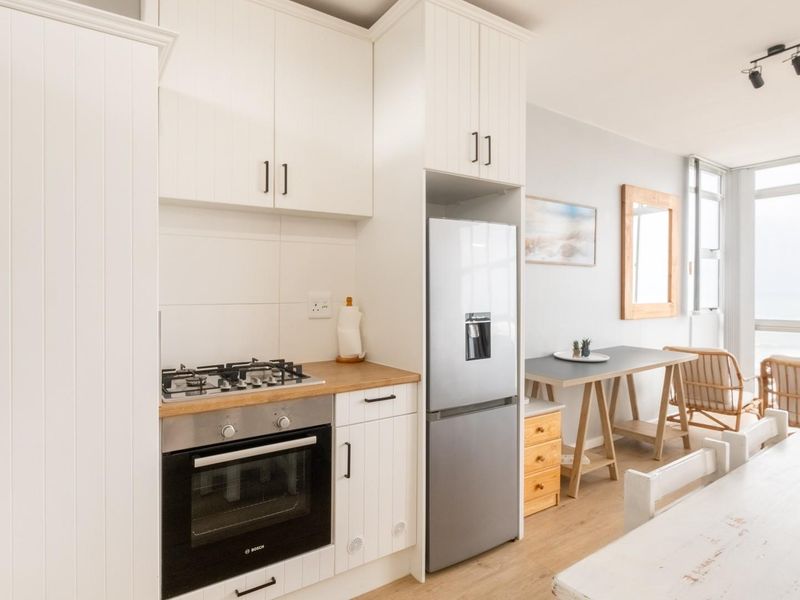 Two Bedroom Beachfront Apartment - Strand - Photo 7