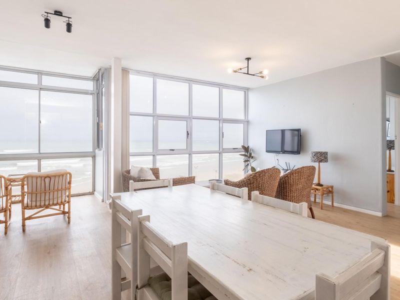 Two Bedroom Beachfront Apartment - Strand - Photo 6