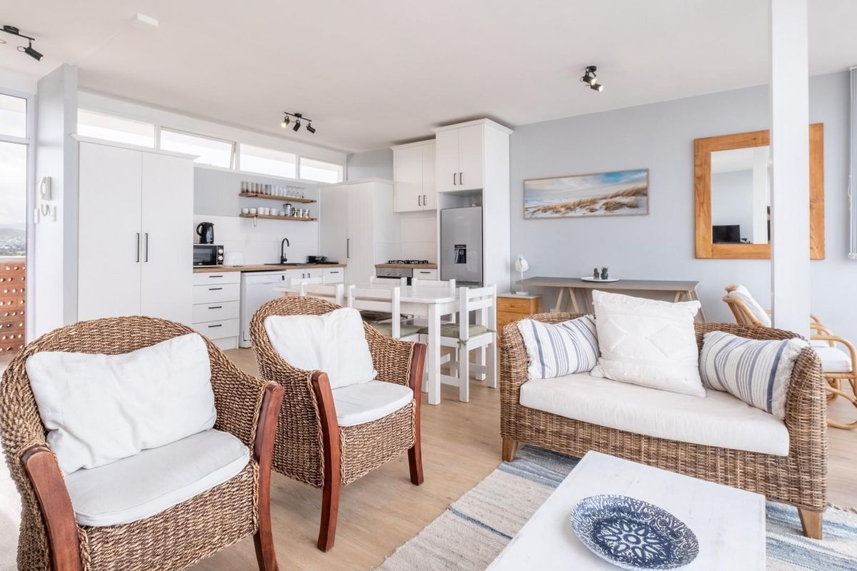 Two Bedroom Beachfront Apartment - Strand - Photo 2