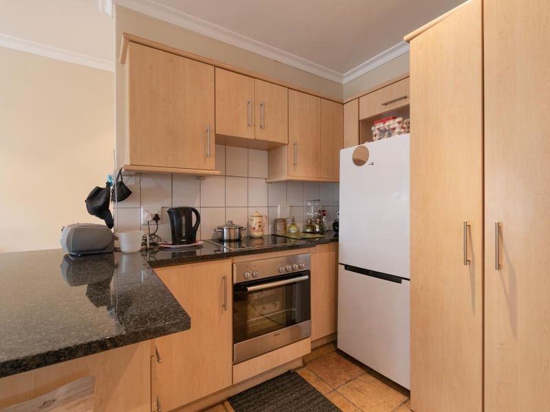 1 Bedroom Gem a block from the beach! - Photo 9