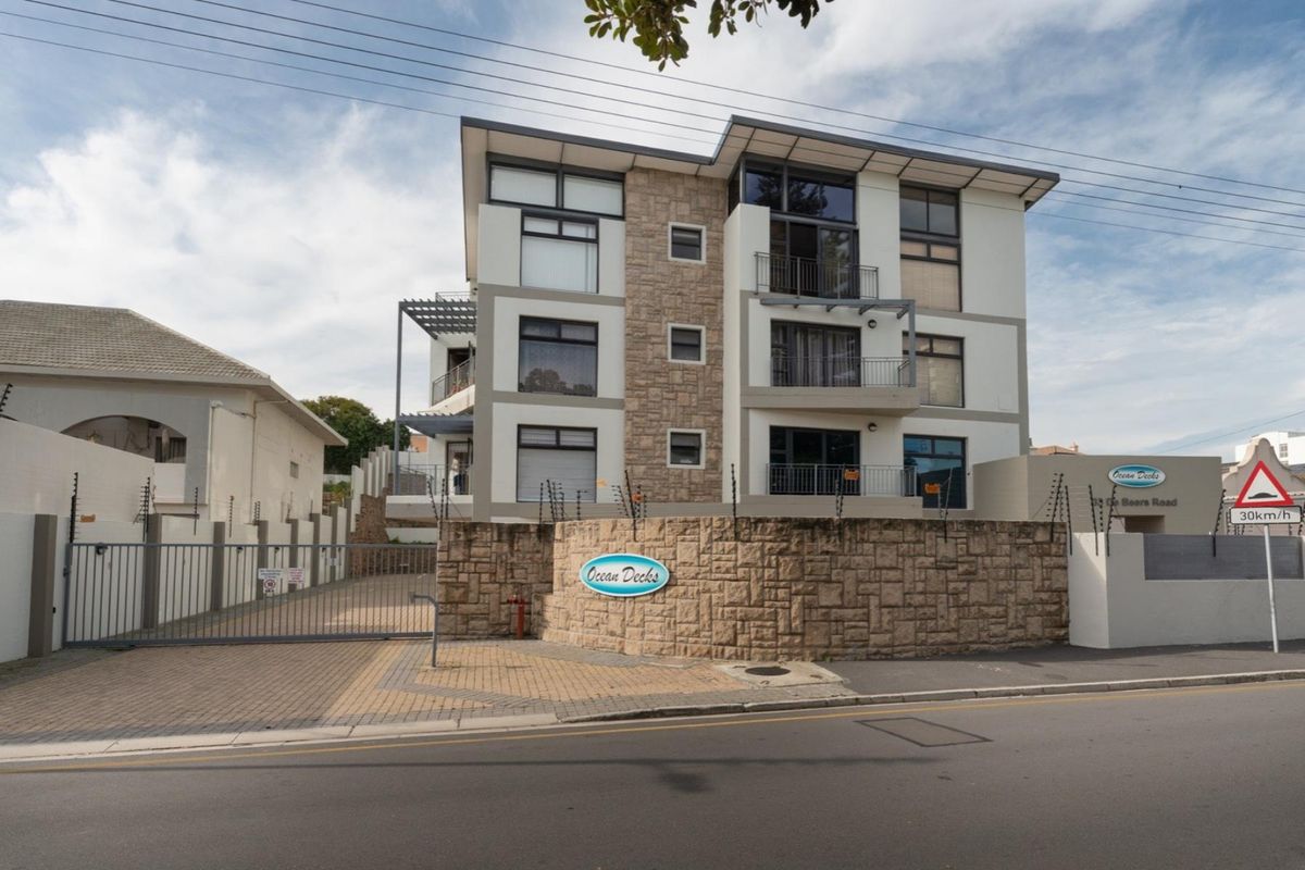 1 Bedroom Gem a block from the beach! - Photo 2