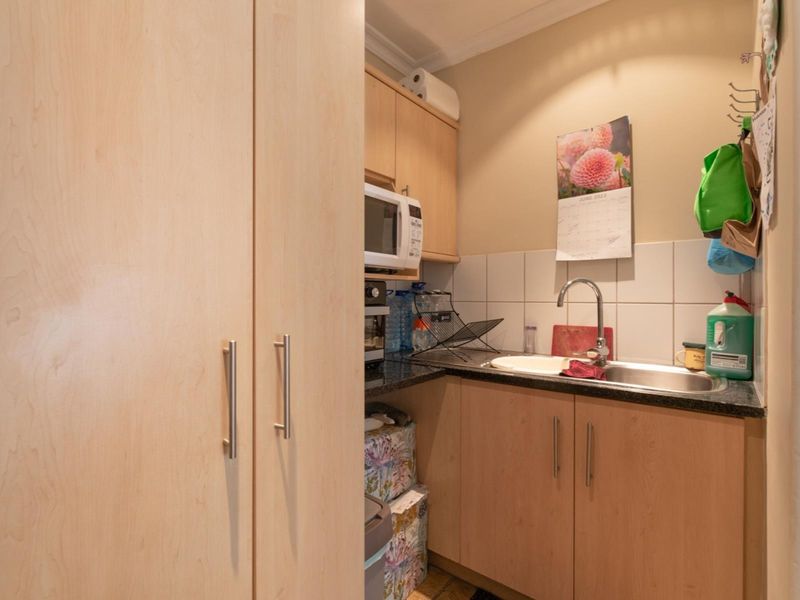 1 Bedroom Gem a block from the beach! - Photo 10