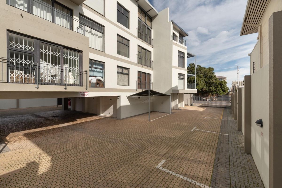 1 Bedroom Gem a block from the beach! - Photo 3