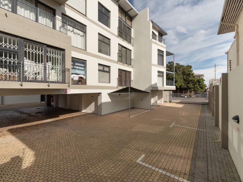 1 Bedroom Gem a block from the beach! - Photo 3