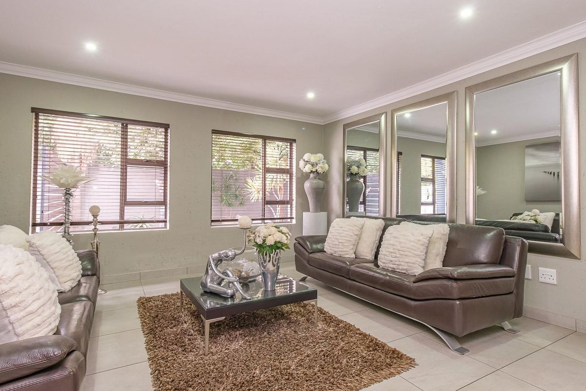 Family Home in Pinehaven Country Estate - Photo 2