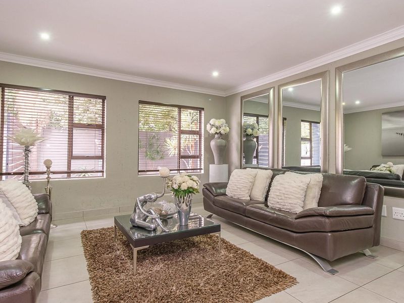 Family Home in Pinehaven Country Estate - Photo 2