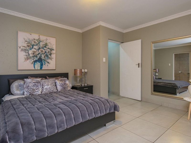 Family Home in Pinehaven Country Estate - Photo 8